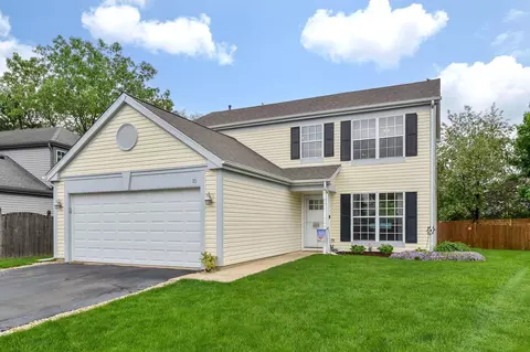 15 Hummingbird Ln, Streamwood, IL 60107