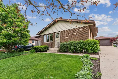 16808 Vicky Ln, Orland Hills, IL 60487
