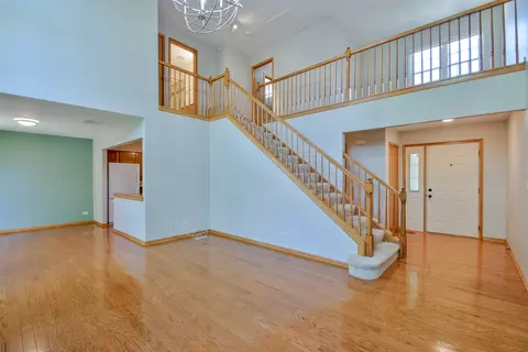 1244 Dunamon Dr, Bartlett, IL 60103 photo 4