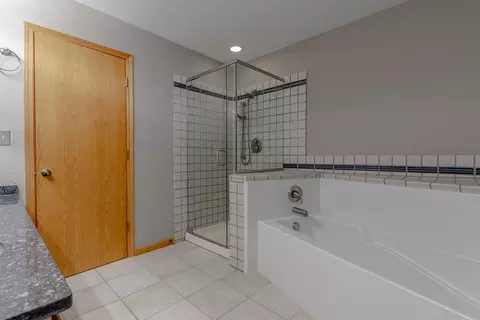 1244 Dunamon Dr, Bartlett, IL 60103 photo 16