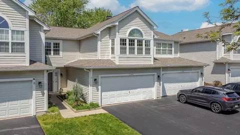 1244 Dunamon Dr, Bartlett, IL 60103