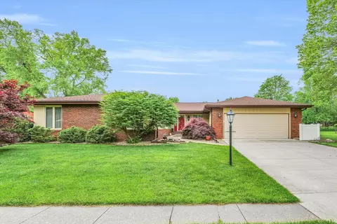 311 Floral Park Dr, Savoy, IL 61874