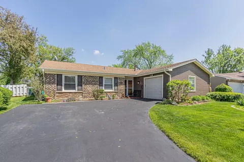 8173 N Brockton Ct, Hanover Park, IL 60133