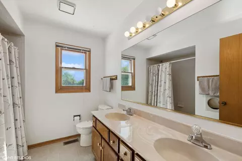 1431 S 4th Ave, Des Plaines, IL 60018 photo 9