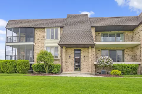 15700 Foxbend Ct #2S, Orland Park, IL 60462