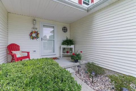 1322 Lismore Ln, Normal, IL 61761 photo 2