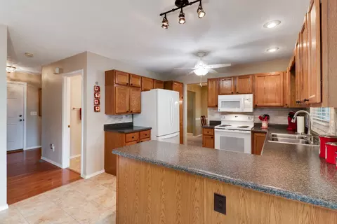 1322 Lismore Ln, Normal, IL 61761 photo 9