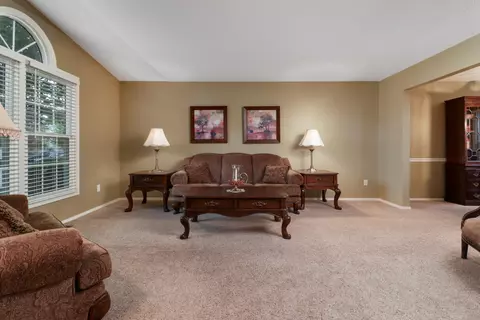 1322 Lismore Ln, Normal, IL 61761 photo 3