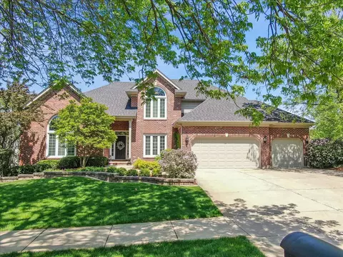 707 Lindholm Ct, Naperville, IL 60565