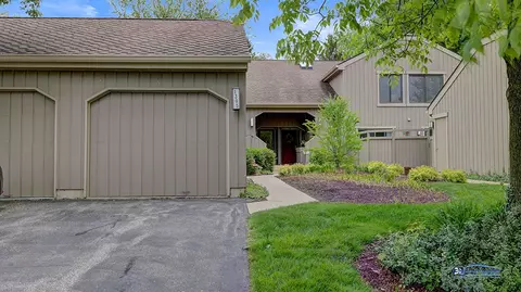 1305 Oak Hill Rd #A, Lake Barrington, IL 60010