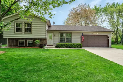 30 W131 Foxboro Ct, Warrenville, IL 60555