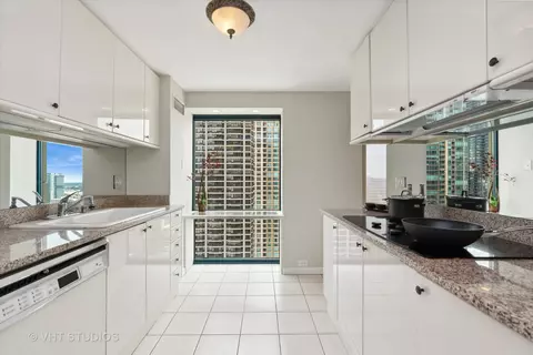 100 E Huron St #2502, Chicago, IL 60611 photo 8