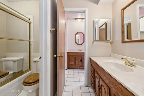 Bath - 5300 Carriageway Dr #112, Rolling Meadows, IL 60008 photo 2 of 2