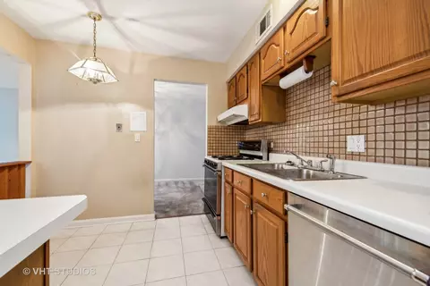 Kitchen - 5300 Carriageway Dr #112, Rolling Meadows, IL 60008 photo 2 of 2
