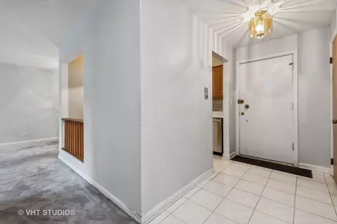 Entry Way - 5300 Carriageway Dr #112, Rolling Meadows, IL 60008 photo 2 of 2