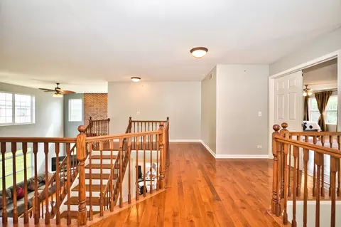 Entry Way - 5950 Chatham Dr, Hoffman Estates, IL 60192 photo 5 of 9