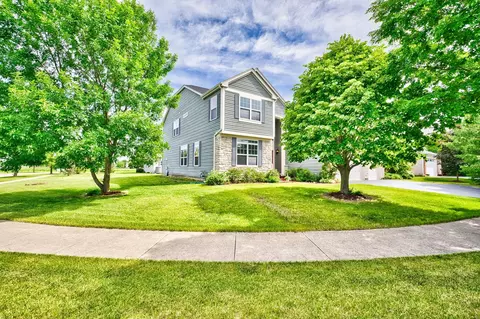 Exterior - 5950 Chatham Dr, Hoffman Estates, IL 60192 photo 2 of 6