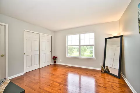 Bedroom - 5950 Chatham Dr, Hoffman Estates, IL 60192 photo 1 of 11