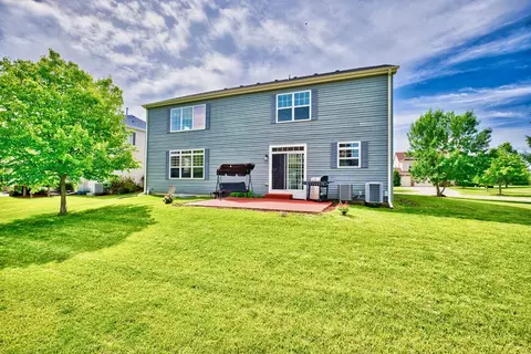 Exterior - 5950 Chatham Dr, Hoffman Estates, IL 60192 photo 4 of 6