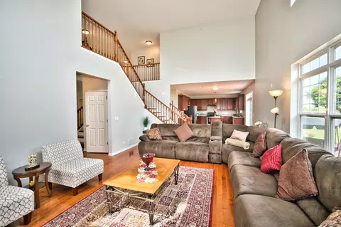 Living - 5950 Chatham Dr, Hoffman Estates, IL 60192 photo 8 of 9