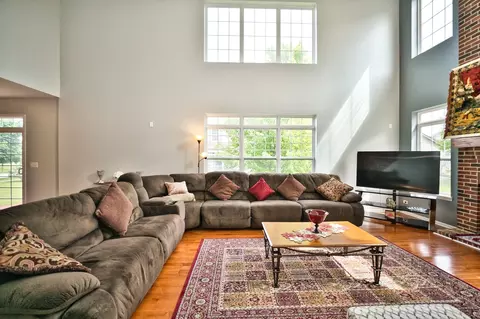 Living - 5950 Chatham Dr, Hoffman Estates, IL 60192 photo 3 of 9
