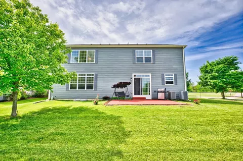 Exterior - 5950 Chatham Dr, Hoffman Estates, IL 60192 photo 5 of 6