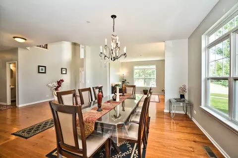 Dining - 5950 Chatham Dr, Hoffman Estates, IL 60192 photo 3 of 3