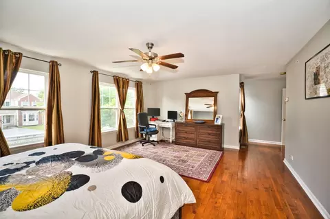 Bedroom - 5950 Chatham Dr, Hoffman Estates, IL 60192 photo 11 of 11
