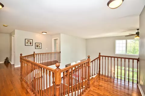 Entry Way - 5950 Chatham Dr, Hoffman Estates, IL 60192 photo 7 of 9