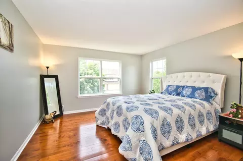 Bedroom - 5950 Chatham Dr, Hoffman Estates, IL 60192 photo 8 of 11