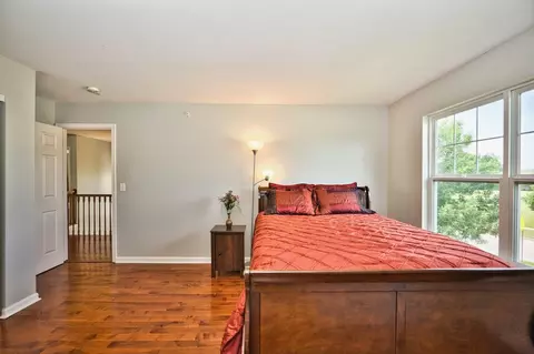 Bedroom - 5950 Chatham Dr, Hoffman Estates, IL 60192 photo 5 of 11