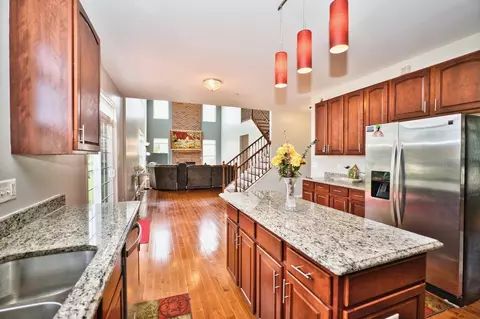 Kitchen - 5950 Chatham Dr, Hoffman Estates, IL 60192 photo 4 of 9