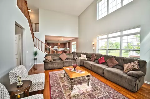 Living - 5950 Chatham Dr, Hoffman Estates, IL 60192 photo 7 of 9