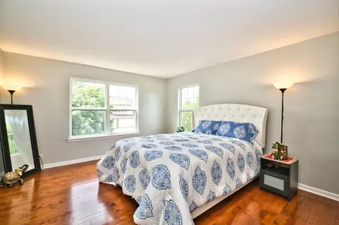 Bedroom - 5950 Chatham Dr, Hoffman Estates, IL 60192 photo 7 of 11