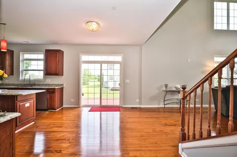 Entry Way - 5950 Chatham Dr, Hoffman Estates, IL 60192 photo 4 of 9