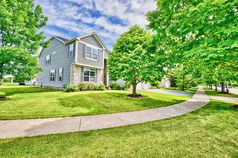 Exterior - 5950 Chatham Dr, Hoffman Estates, IL 60192 photo 3 of 6