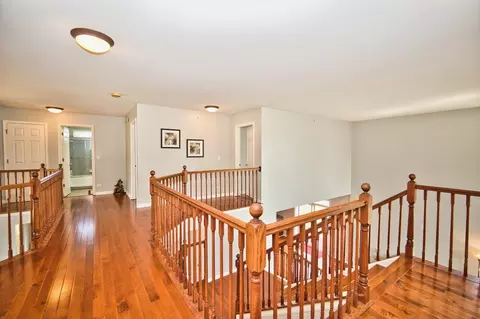 Entry Way - 5950 Chatham Dr, Hoffman Estates, IL 60192 photo 6 of 9