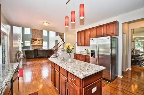 Kitchen - 5950 Chatham Dr, Hoffman Estates, IL 60192 photo 3 of 9