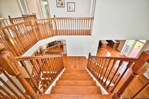 Entry Way - 5950 Chatham Dr, Hoffman Estates, IL 60192 photo 8 of 9