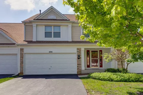 686 N Charter Hall Dr, Palatine, IL 60067