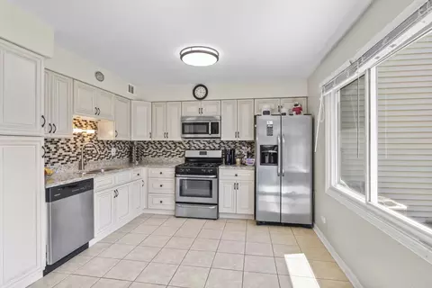 Kitchen - 1983 Franklin Pl, Hoffman Estates, IL 60169 photo 1 of 2