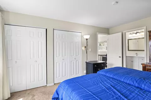 Bedroom - 1983 Franklin Pl, Hoffman Estates, IL 60169 photo 1 of 2