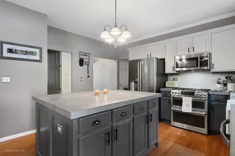 Kitchen - 235 Edgewood Dr, Minooka, IL 60447 photo 2 of 3