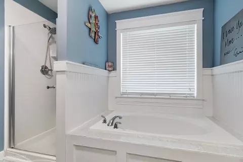 Bath - 235 Edgewood Dr, Minooka, IL 60447 photo 3 of 4