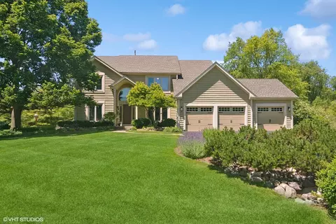 49 Gentry Dr, Hawthorn Woods, IL 60047