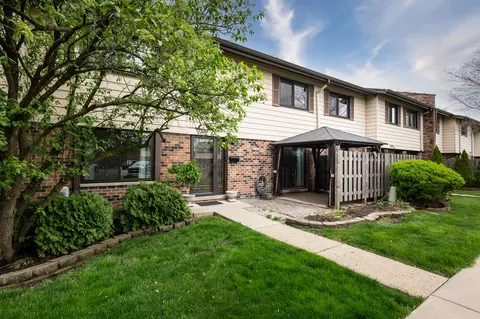 7330 Winthrop Way #5, Downers Grove, IL 60516