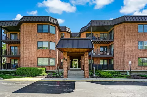 6401 Clarendon Hills Rd #305, Willowbrook, IL 60527
