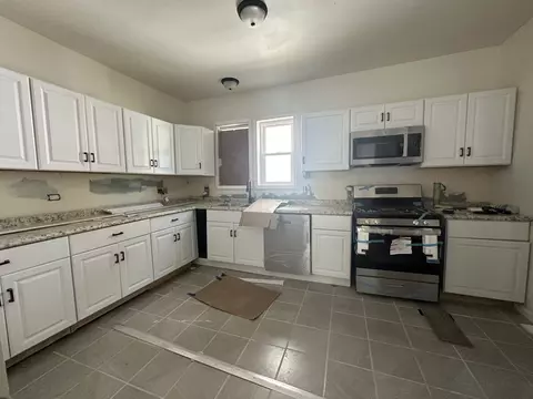 Kitchen - 5 N State St, Aurora, IL 60505 photo 1 of 2