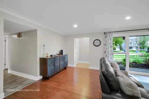 304 E Hawthorne Blvd, Wheaton, IL 60187 photo 5