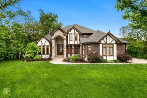 4 N181 Mayfair Dr, Bensenville, IL 60106